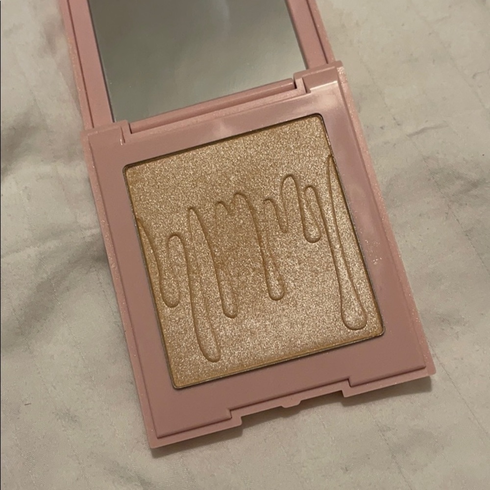 Kylie Cosmetics “Ice Me Out” Highlighter